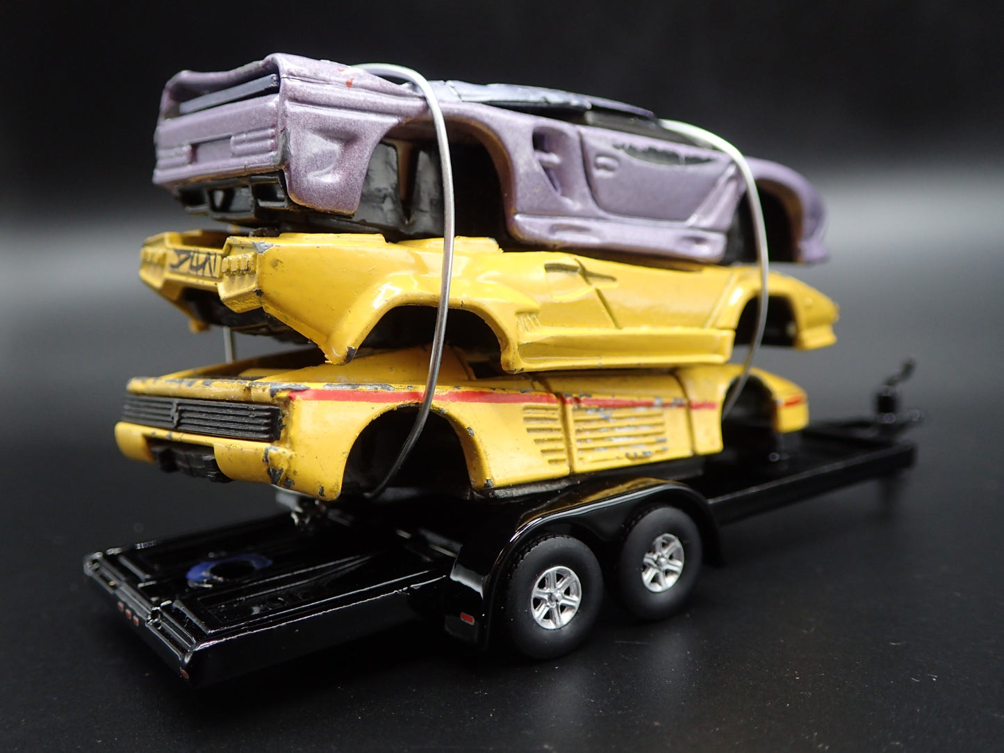 FERRARI / LAMBO 3 CARS CRUSHED ON A FLATBED TRAILER 1:64 SCALE DIECAST MODEL CAR