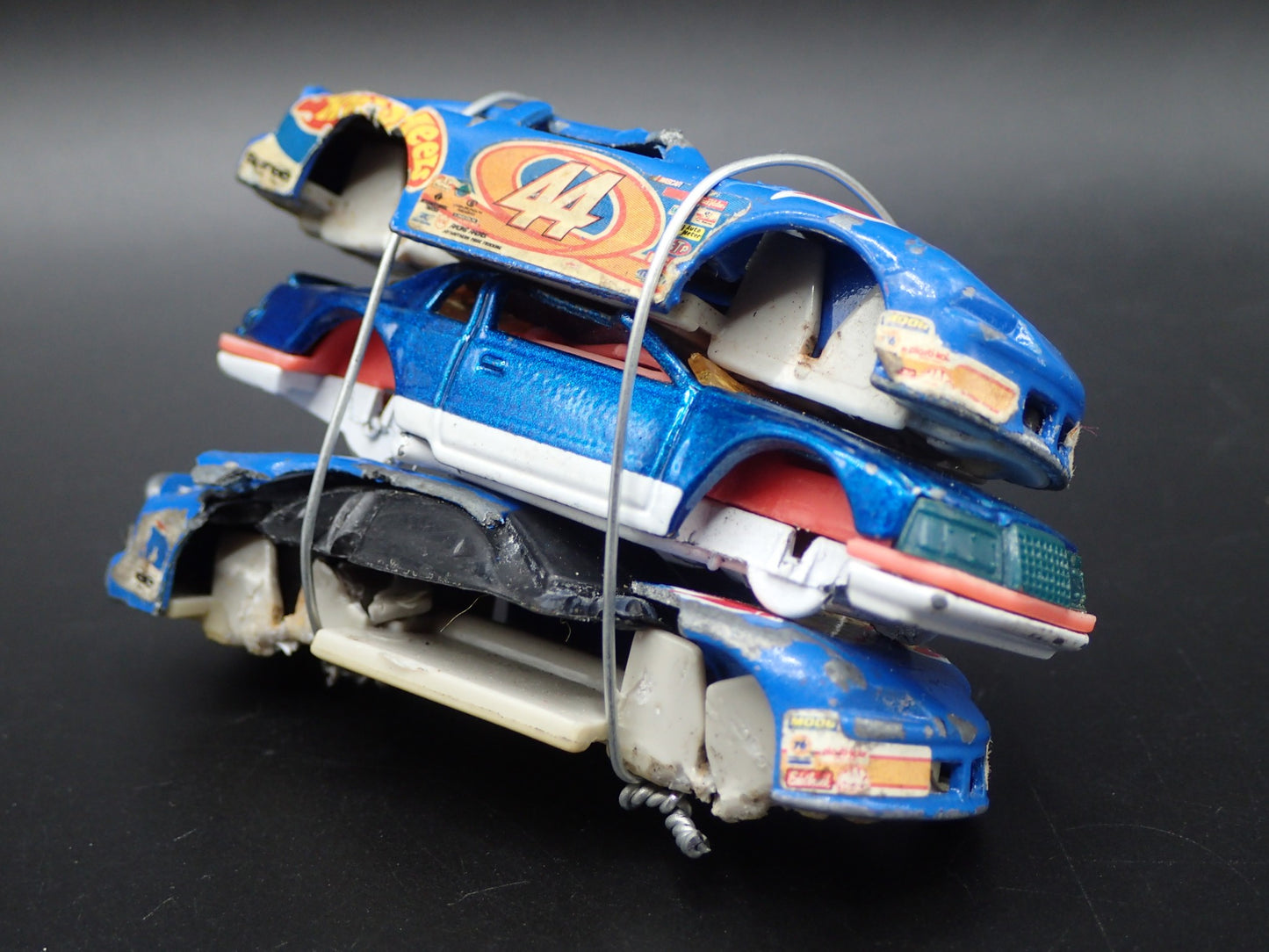 VINTAGE NASCAR 3 CARS CRUSHED ON A FLATBED TRAILER 1:64 SCALE DIECAST MODEL CAR