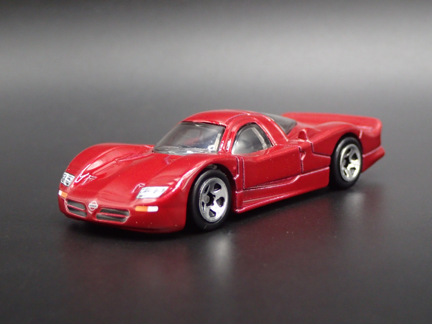 1997 NISSAN R390 GT1 RACE CAR 1:64 SCALE COLLECTIBLE DIORAMA DIECAST MODEL CAR