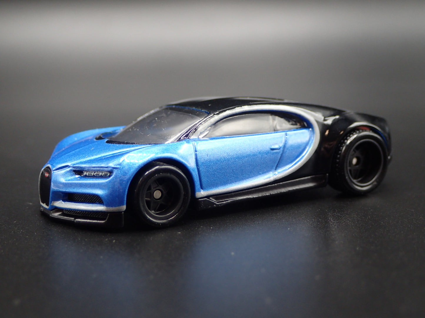2016-2024 BUGATTI CHIRON SUPER CAR 1:64 SCALE COLLECTIBLE DIECAST MODEL CAR