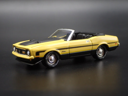 1972 72 FORD MUSTANG CONVERTIBLE YELLOW 1/64 SCALE DIORAMA DIECAST MODEL CAR