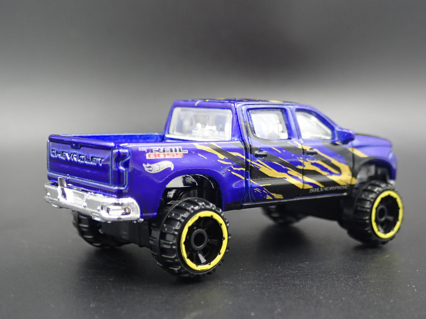 2019 19 CHEVY CHEVROLET SILVERADO Z71 TRAIL BOSS 1:64 SCALE DIECAST MODEL CAR