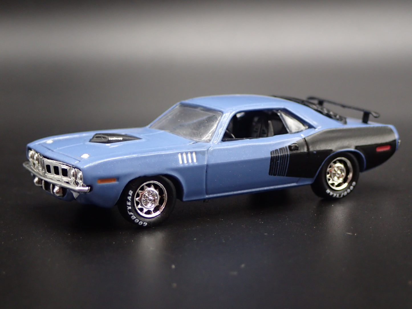 1971 71 PLYMOUTH HEMI CUDA BLUE 1/64 SCALE COLLECTIBLE DIORAMA DIECAST MODEL CAR