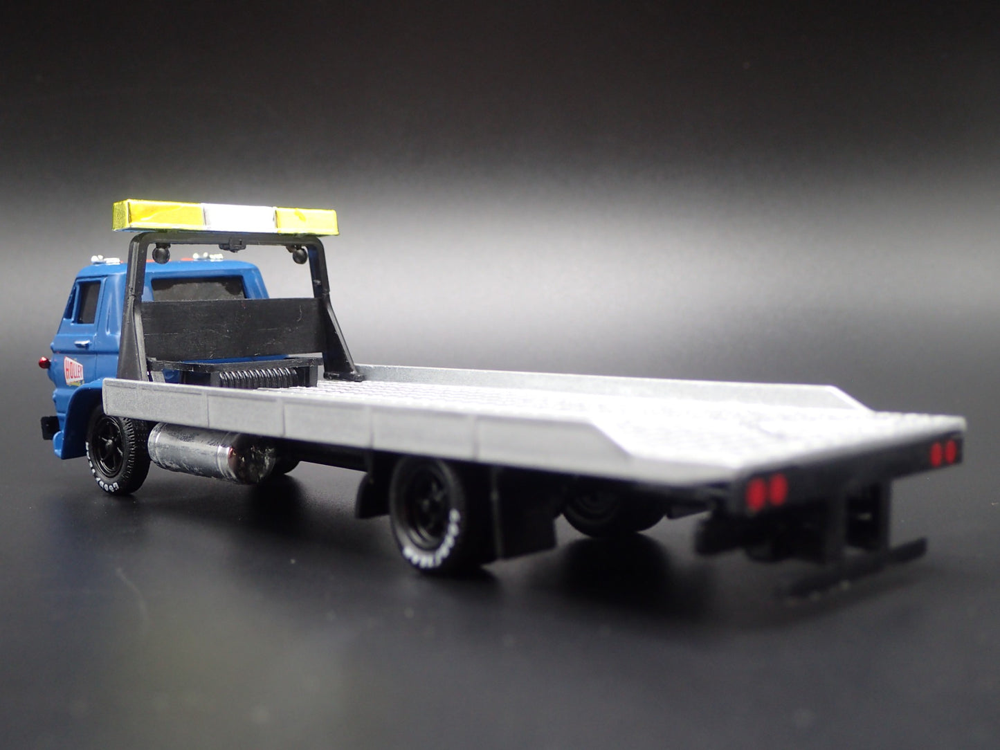1970 70 DODGE L600 COE FLATBED RAMP TRUCK HOLLEY 1:64 SCALE DIECAST MODEL CAR