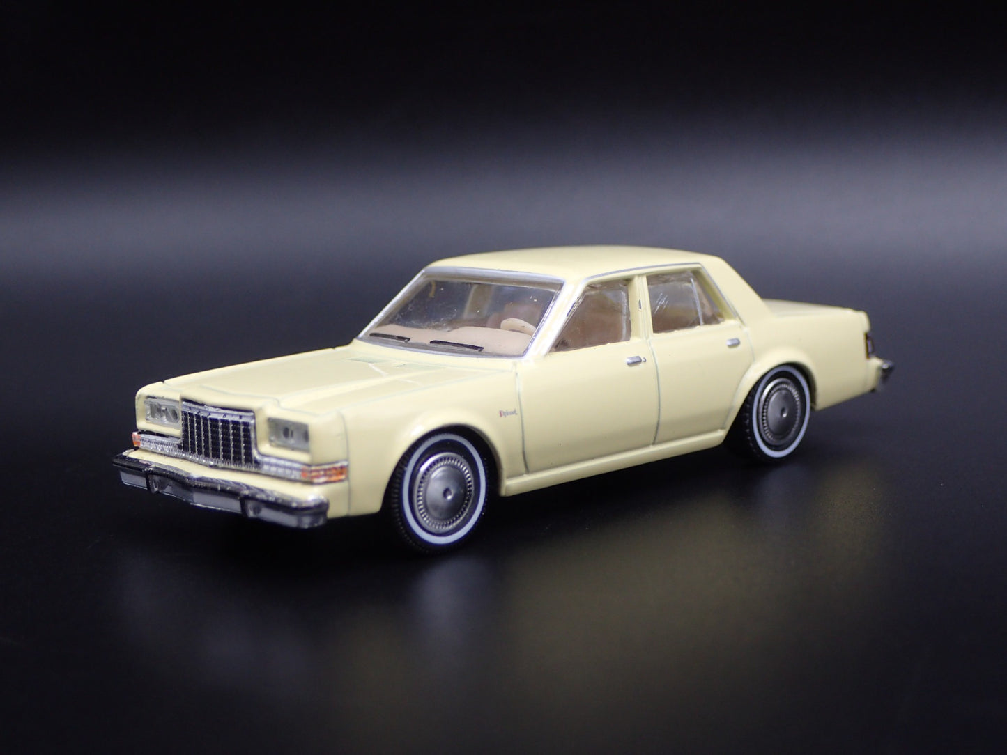 1981 81 DODGE DIPLOMAT 4 FOUR DOOR YELLOW 1:64 SCALE DIORAMA DIECAST MODEL CAR