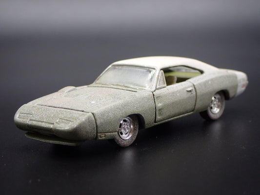 1969 DODGE CHARGER DAYTONA CUSTOM BARN FIND 1:64 SCALE DIORAMA DIECAST MODEL CAR