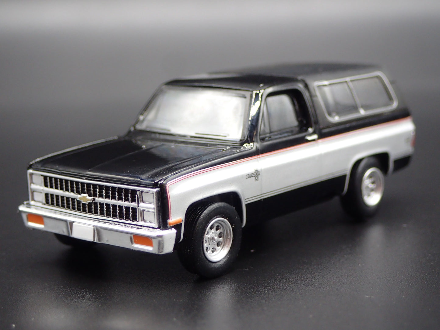 1981 81 CHEVY CHEVROLET K5 BLAZER SQUAREBODY HITCH 1:64 SCALE DIECAST MODEL CAR