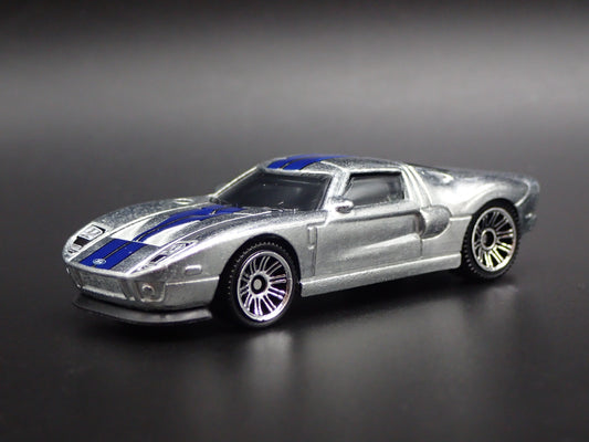 2005-2006 FORD GT SILVER 1:64 SCALE COLLECTIBLE DIORAMA DIECAST MODEL CAR