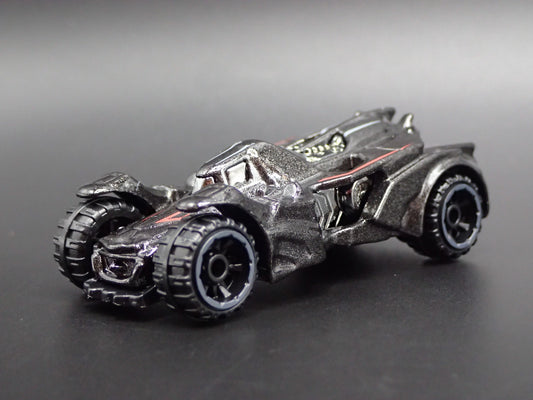 BATMAN ARKHAM KNIGHT BATMOBILE 1:64 SCALE COLLECTIBLE DIORAMA DIECAST MODEL CAR