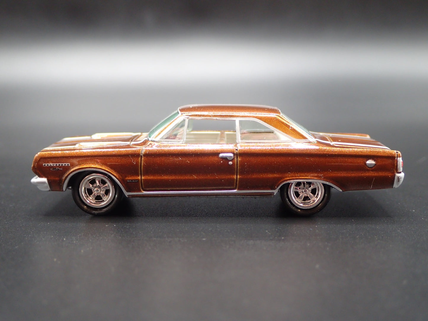 1967 67 PLYMOUTH BELVEDERE GTX 1:64 SCALE COLLECTIBLE DIORAMA DIECAST MODEL CAR