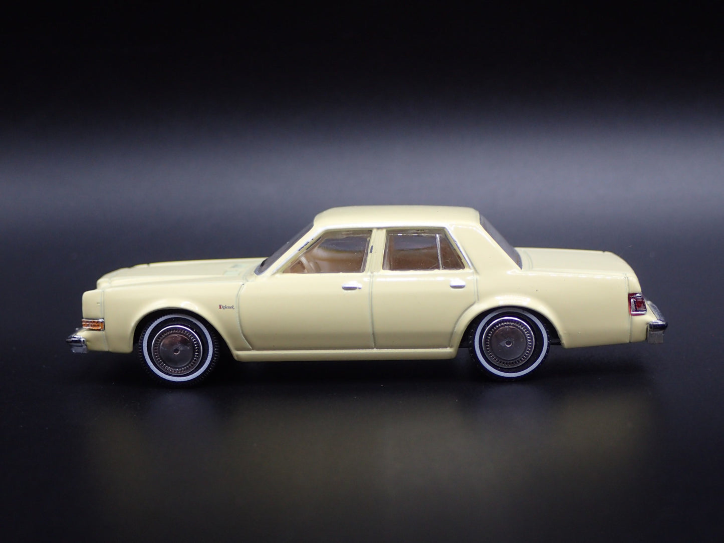 1981 81 DODGE DIPLOMAT 4 FOUR DOOR YELLOW 1:64 SCALE DIORAMA DIECAST MODEL CAR