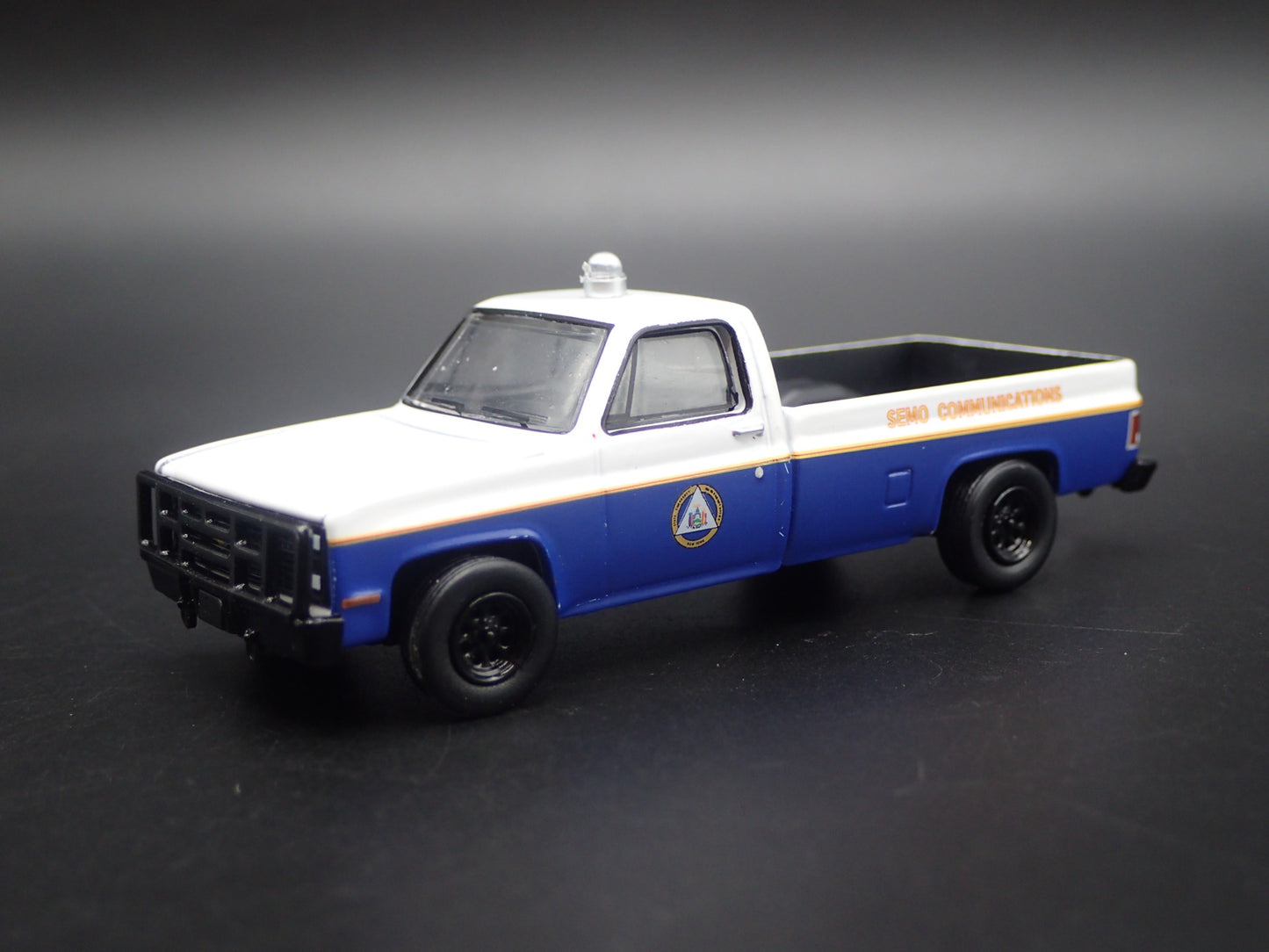 1986 86 CHEVY CHEVROLET TRUCK M1008 SQUAREBODY NEW YORK 1:64 DIECAST MODEL CAR