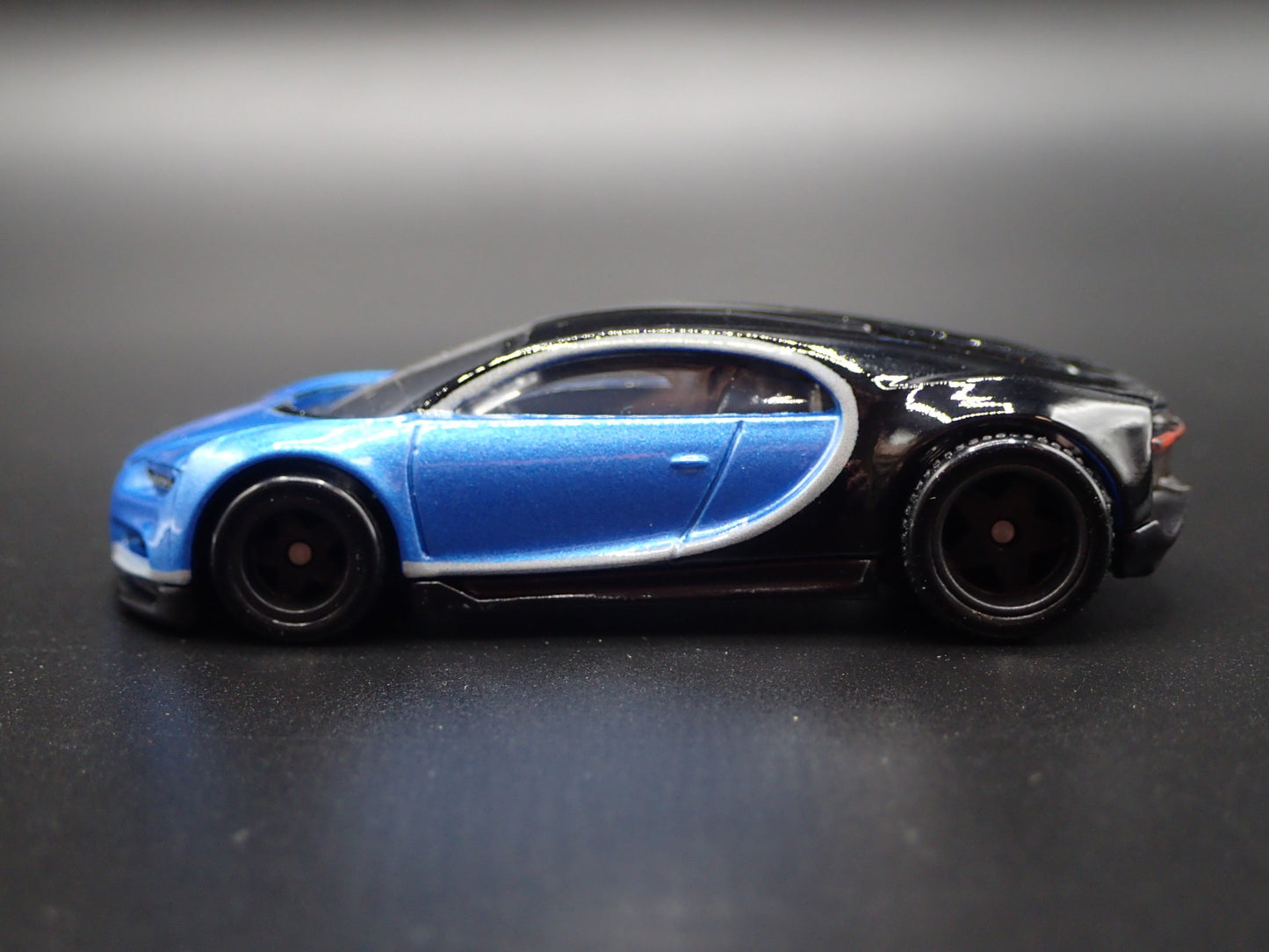 2016-2024 BUGATTI CHIRON SUPER CAR 1:64 SCALE COLLECTIBLE DIECAST MODEL CAR