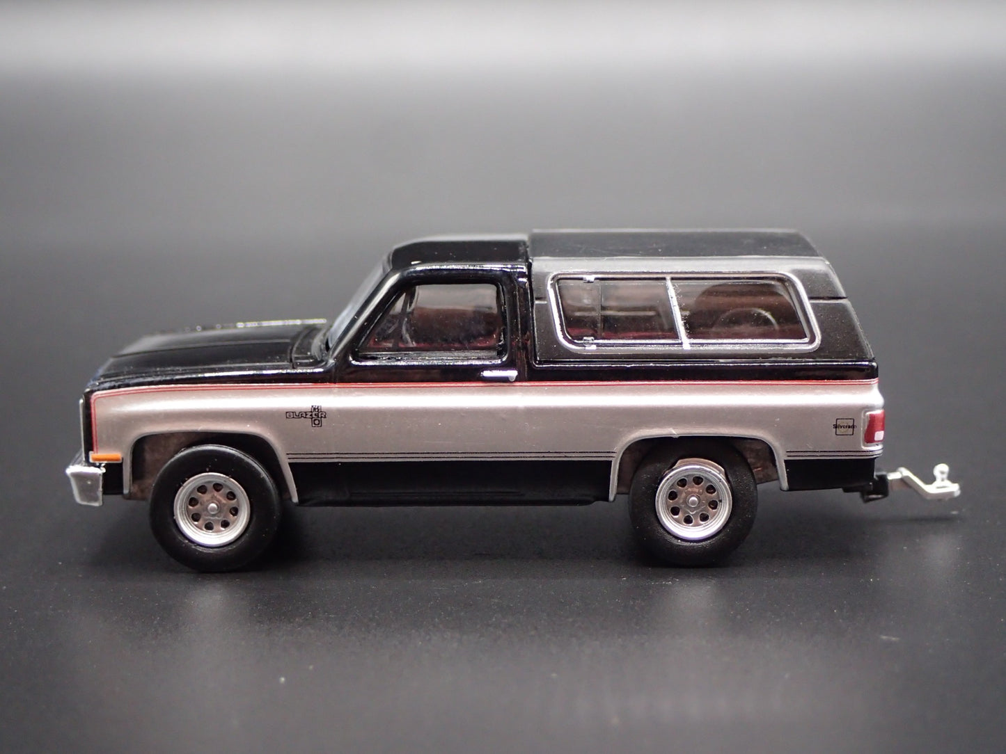 1981 81 CHEVY CHEVROLET K5 BLAZER SQUAREBODY HITCH 1:64 SCALE DIECAST MODEL CAR
