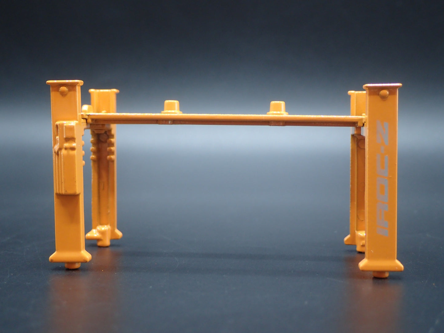 IROC-Z 1:64 SCALE AUTO SHOP MECHANIC GARAGE 4 POST CAR LIFT DIORAMA DIECAST PROP