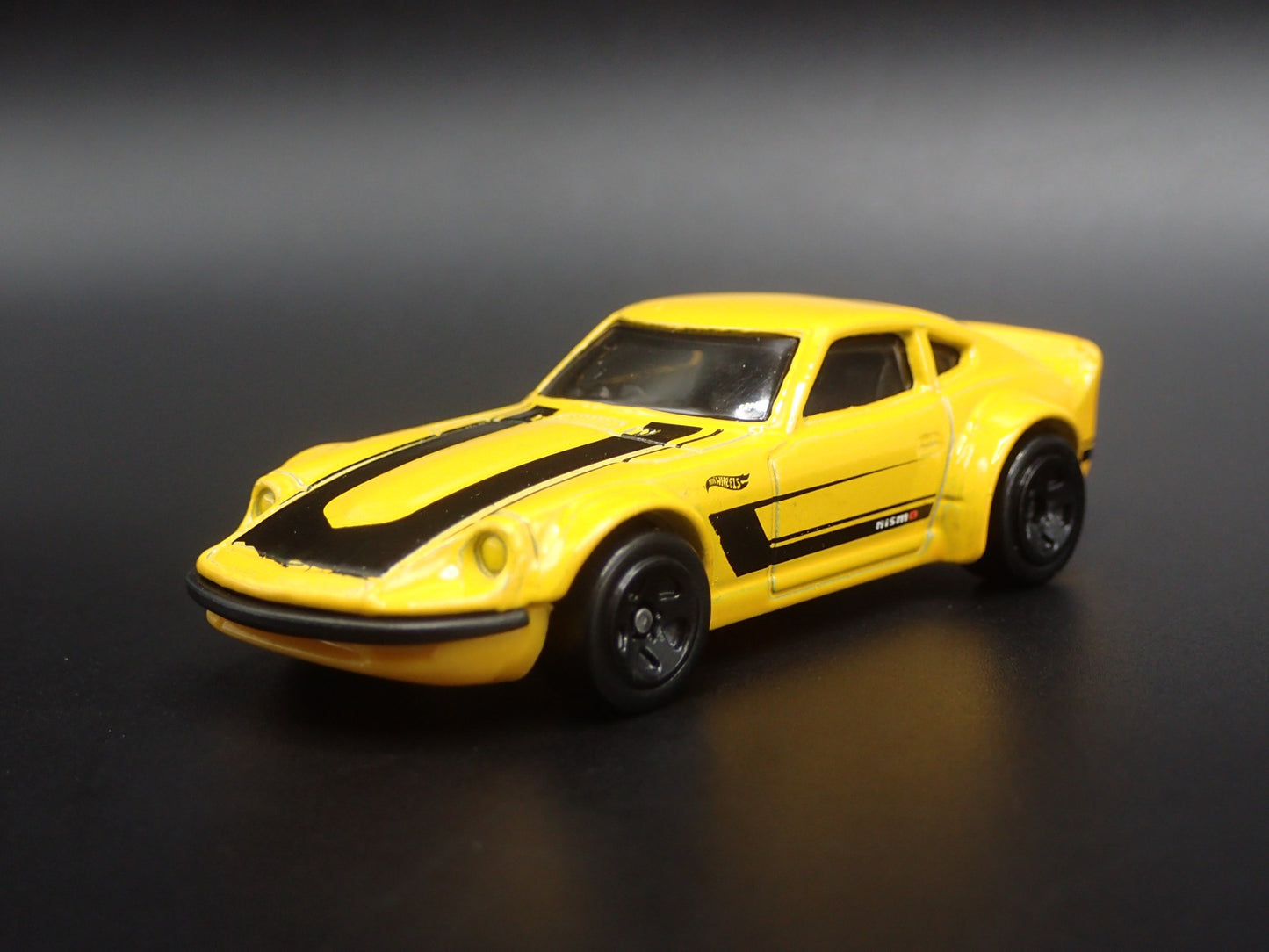 1970-1973 NISSAN FAIRLADY Z 240Z NISMO JDM 1/64 SCALE DIORAMA DIECAST MODEL CAR