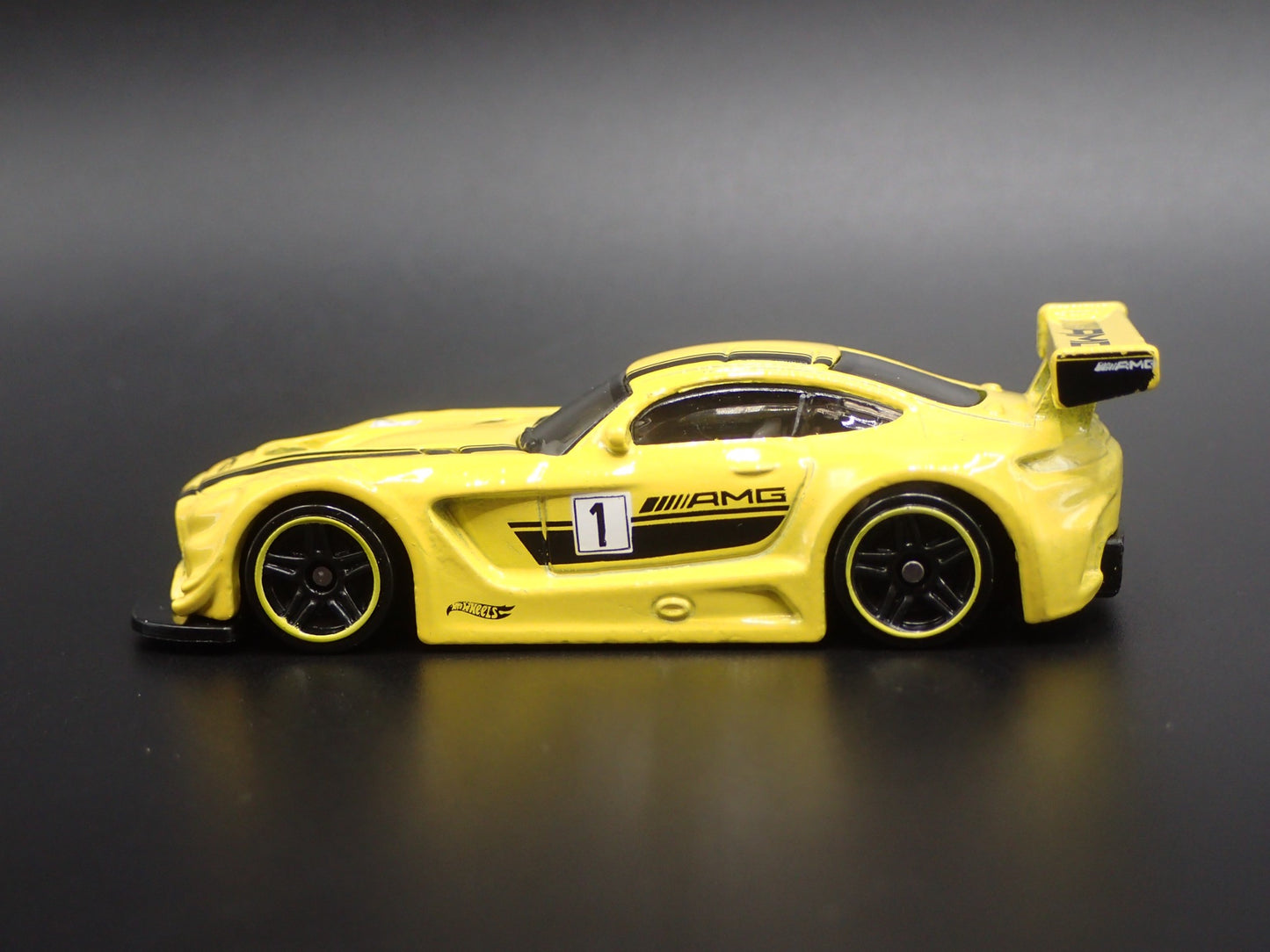 2016 16 MERCEDES-BENZ AMG GT3 YELLOW 1:64 SCALE COLLECTIBLE DIECAST MODEL CAR