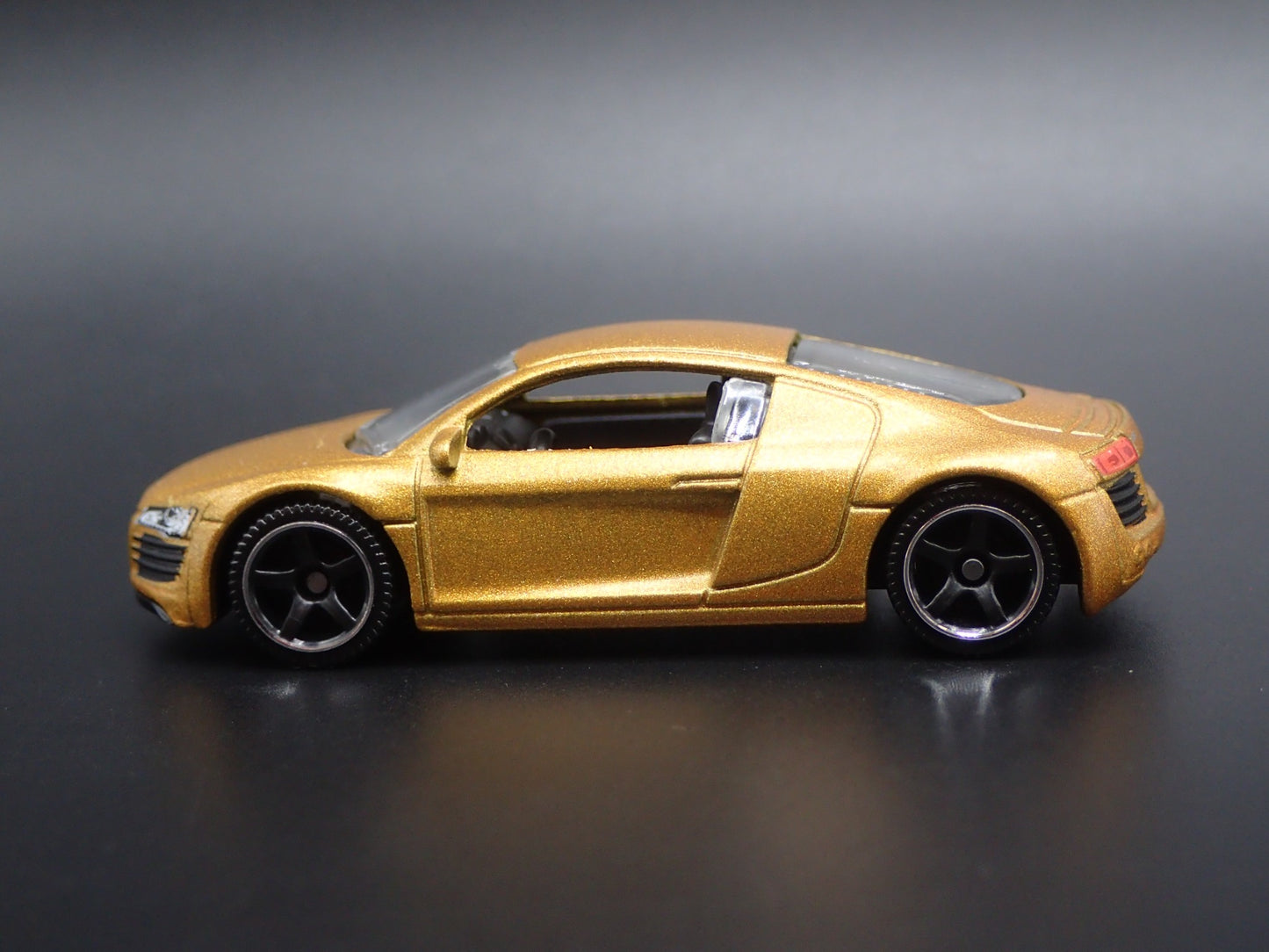 2006-2015 AUDI R8 SUPERCAR GOLD 1:64 SCALE COLLECTIBLE DIORAMA DIECAST MODEL CAR