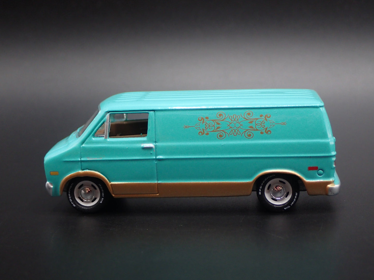 1976 76 DODGE TRADESMAN VAN 1/64 SCALE COLLECTIBLE DIORAMA DIECAST MODEL CAR