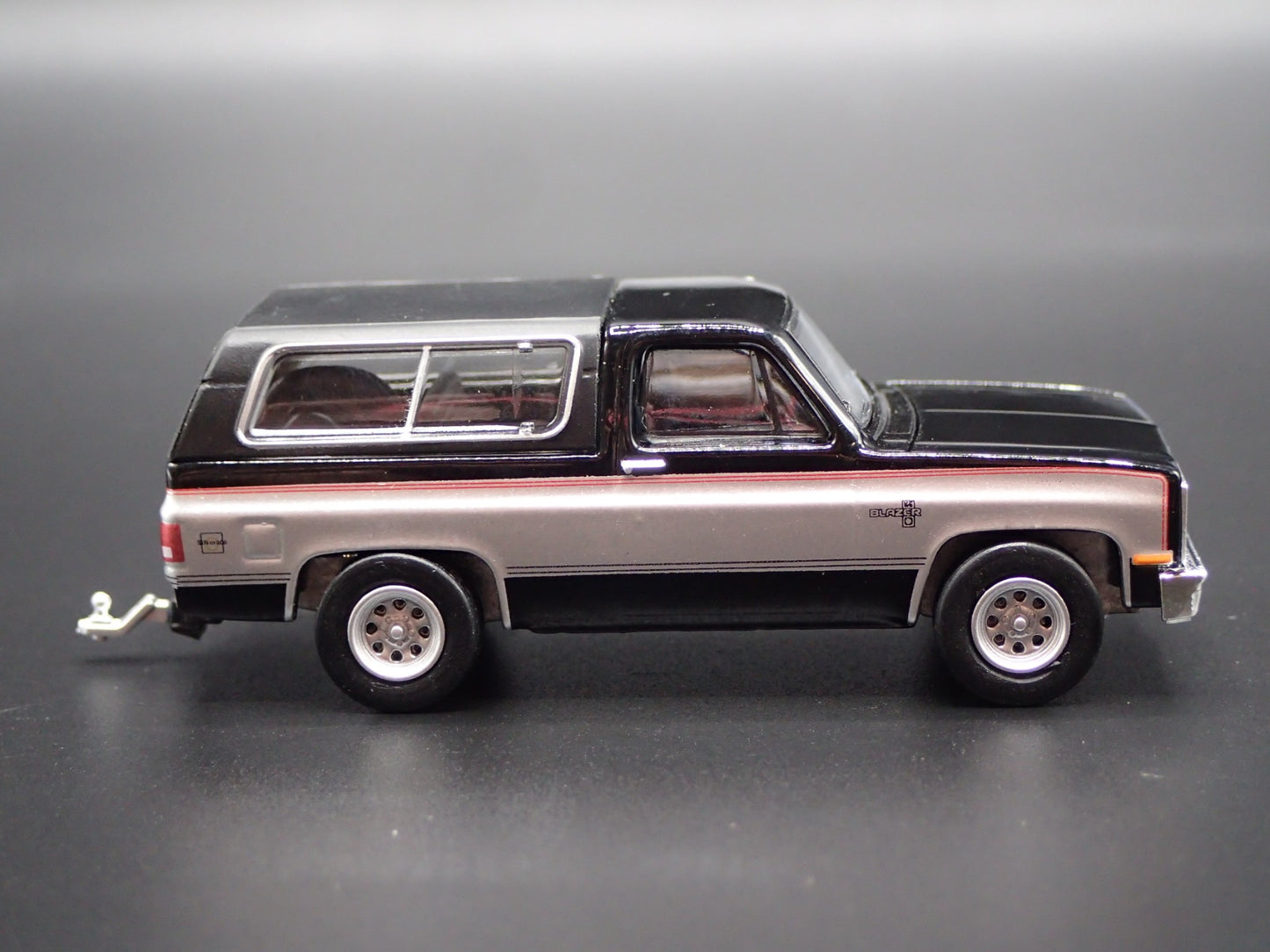 1981 81 CHEVY CHEVROLET K5 BLAZER SQUAREBODY HITCH 1:64 SCALE DIECAST MODEL CAR