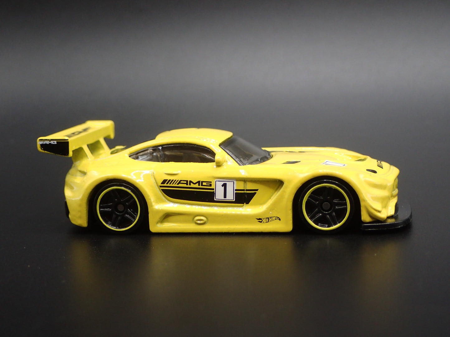 2016 16 MERCEDES-BENZ AMG GT3 YELLOW 1:64 SCALE COLLECTIBLE DIECAST MODEL CAR