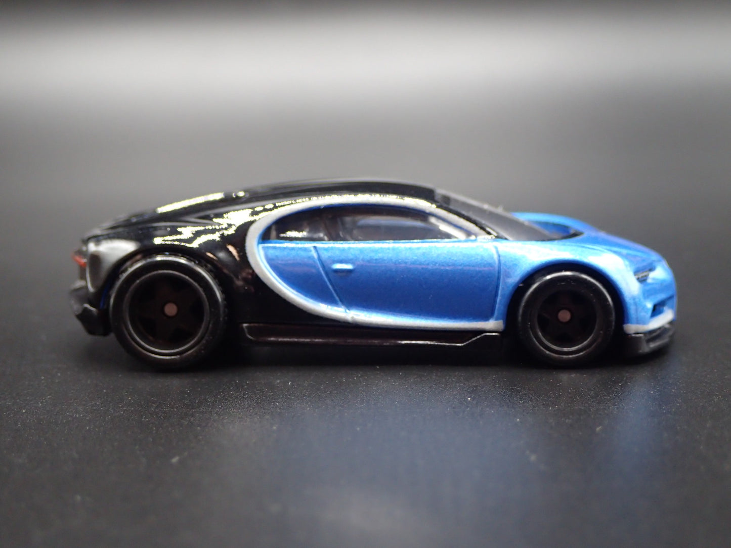 2016-2024 BUGATTI CHIRON SUPER CAR 1:64 SCALE COLLECTIBLE DIECAST MODEL CAR