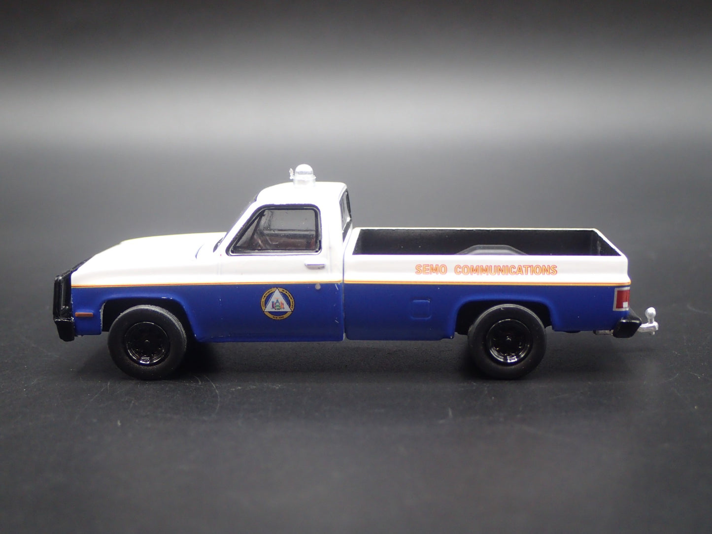 1986 86 CHEVY CHEVROLET TRUCK M1008 SQUAREBODY NEW YORK 1:64 DIECAST MODEL CAR