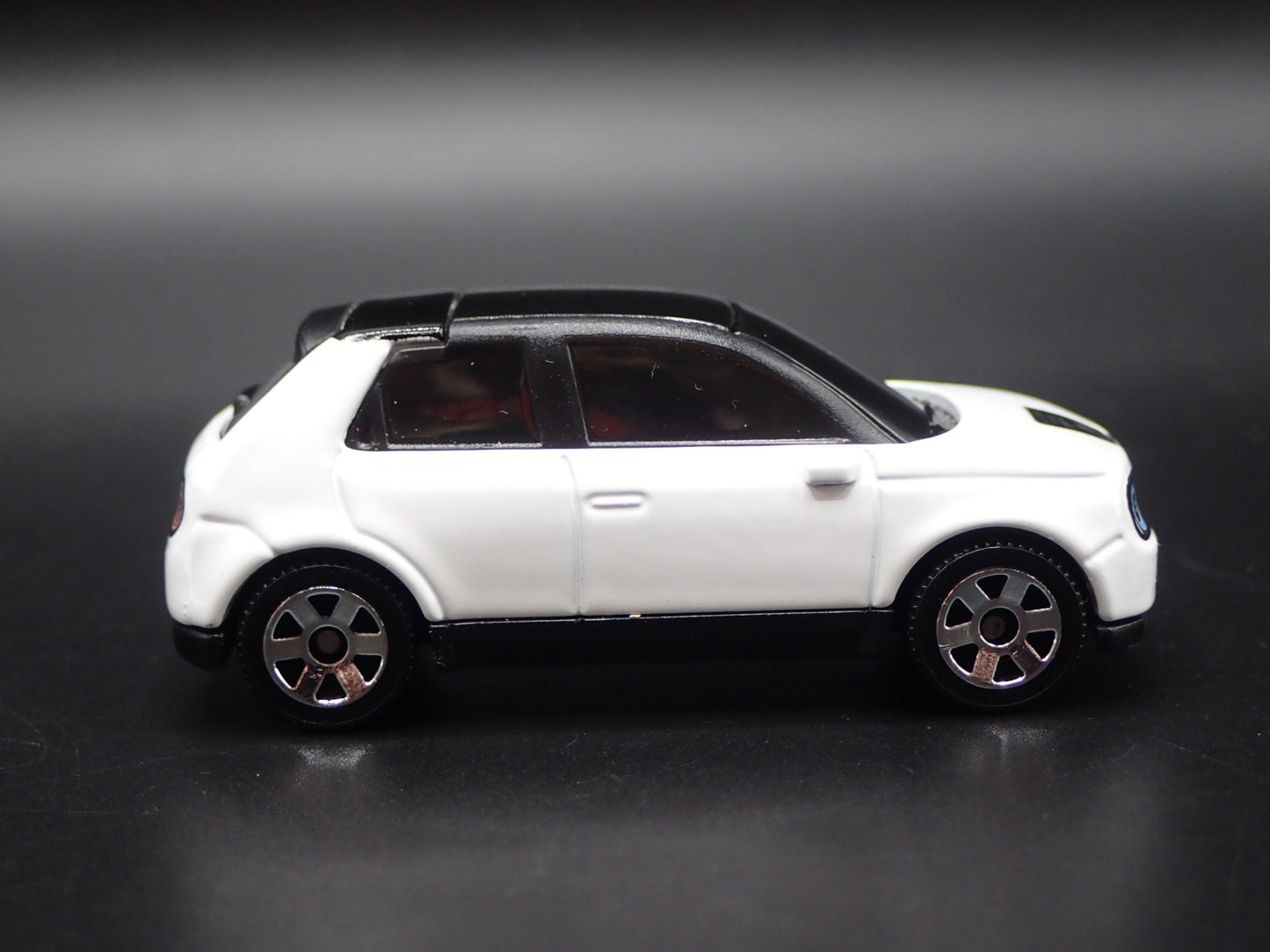 2020-2024 HONDA E ELECTRIC CAR 1:64 SCALE COLLECTIBLE DIORAMA DIECAST MODEL CAR