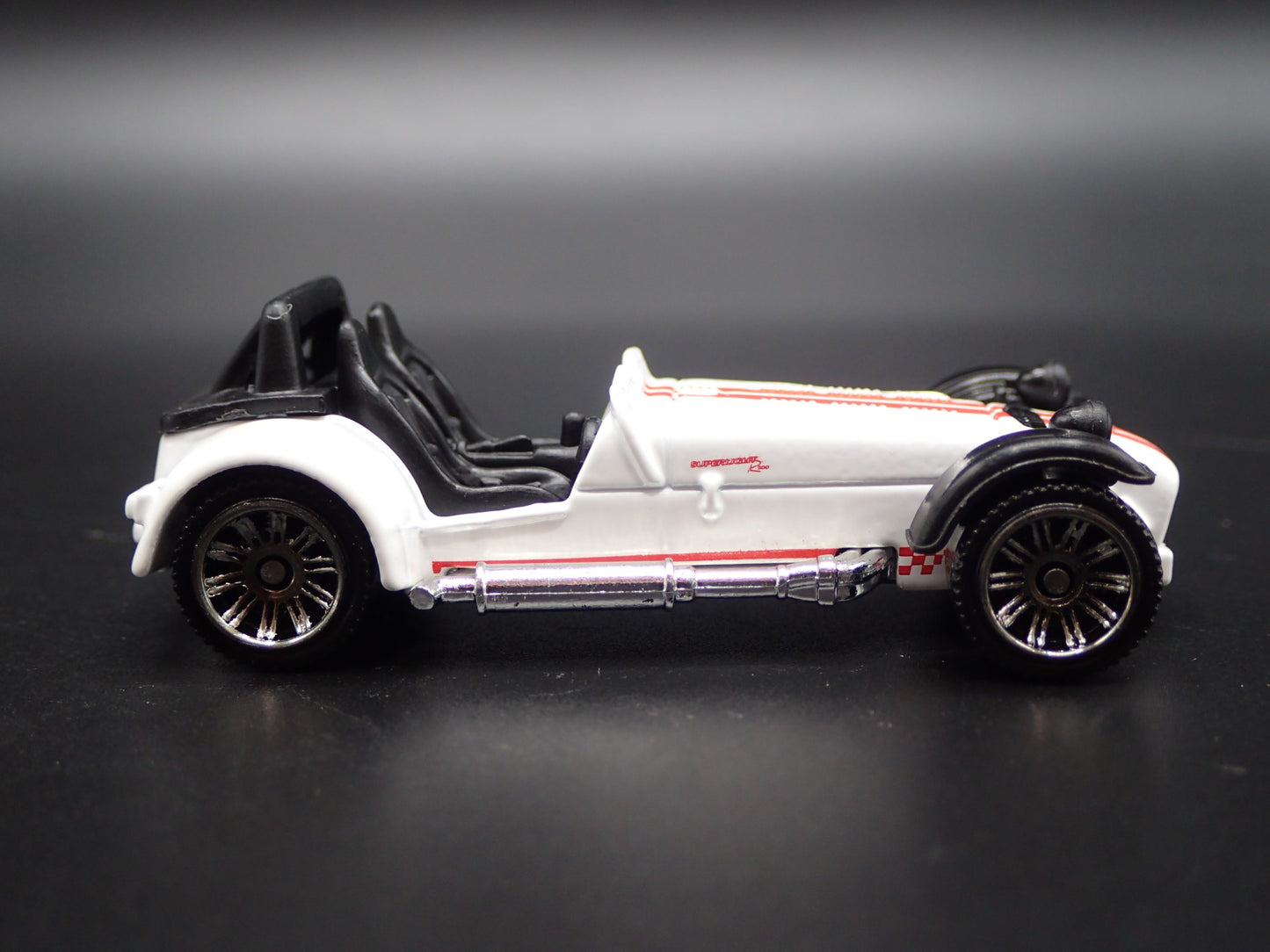 2008-2014 CATERHAM SUPERLIGHT R500 WHITE 1:64 SCALE DIORAMA DIECAST MODEL CAR