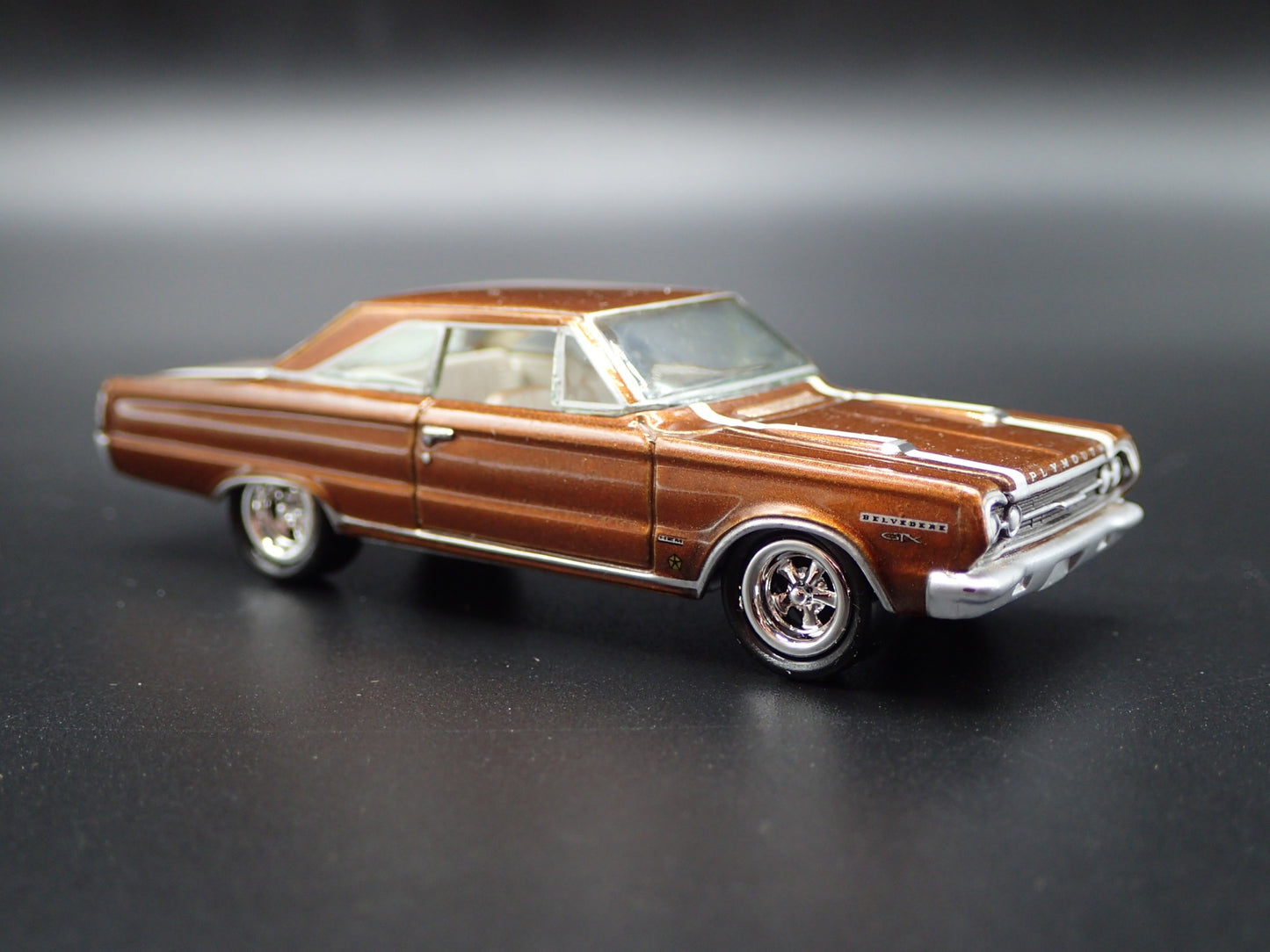 1967 67 PLYMOUTH BELVEDERE GTX 1:64 SCALE COLLECTIBLE DIORAMA DIECAST MODEL CAR