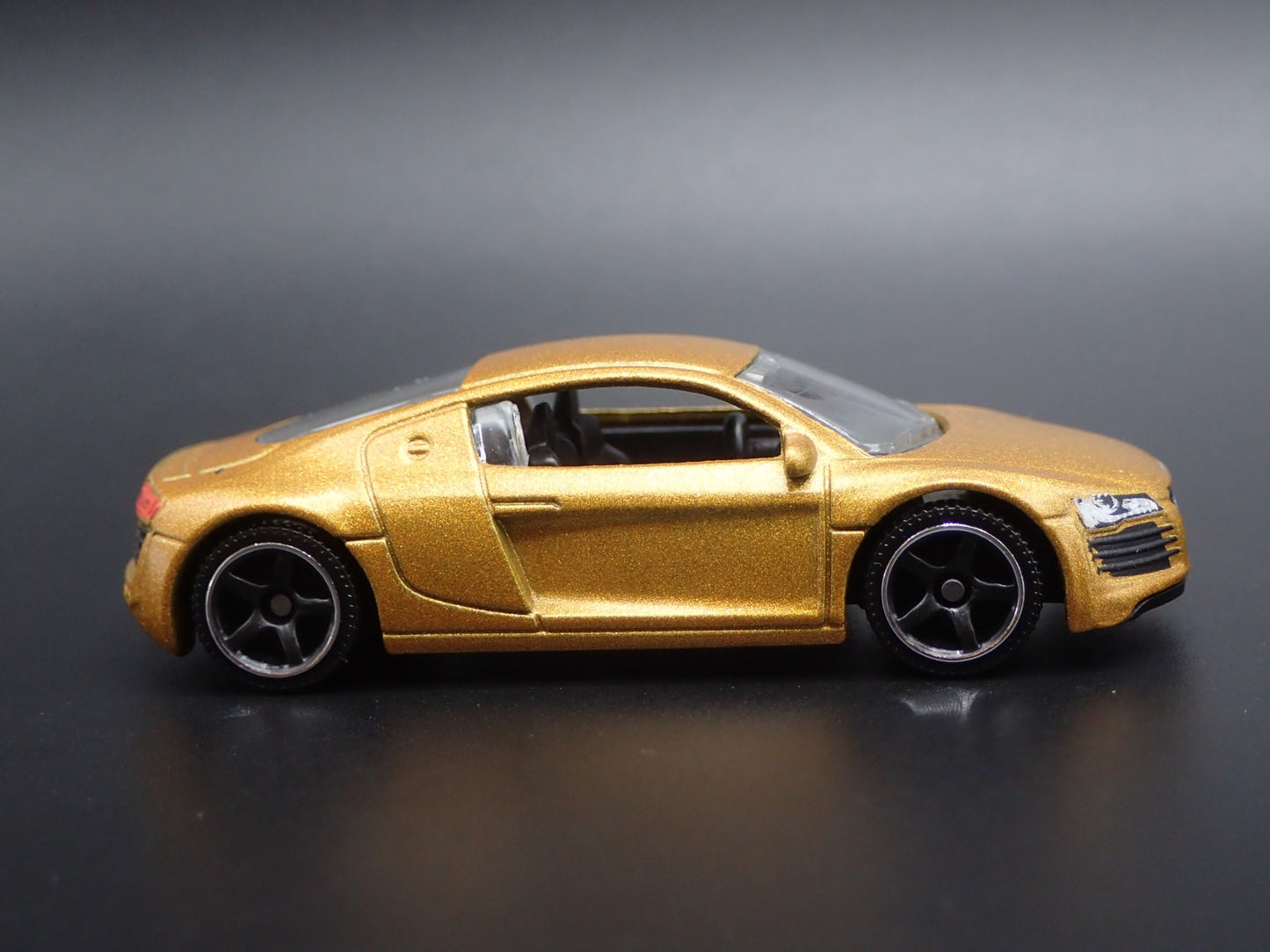 2006-2015 AUDI R8 SUPERCAR GOLD 1:64 SCALE COLLECTIBLE DIORAMA DIECAST MODEL CAR