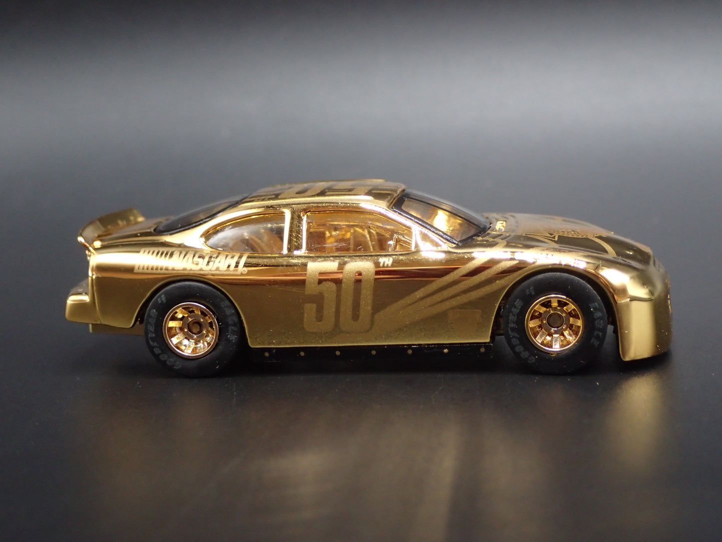 1998 98 FORD TAURUS NASCAR 50TH ANNIVERSARY 1/64 SCALE DIORAMA DIECAST MODEL CAR