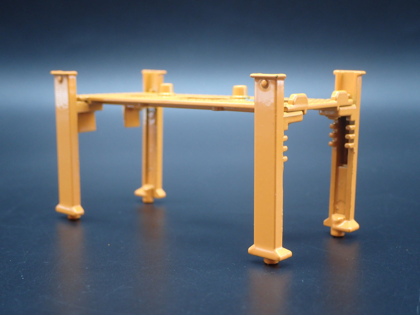 IROC-Z 1:64 SCALE AUTO SHOP MECHANIC GARAGE 4 POST CAR LIFT DIORAMA DIECAST PROP