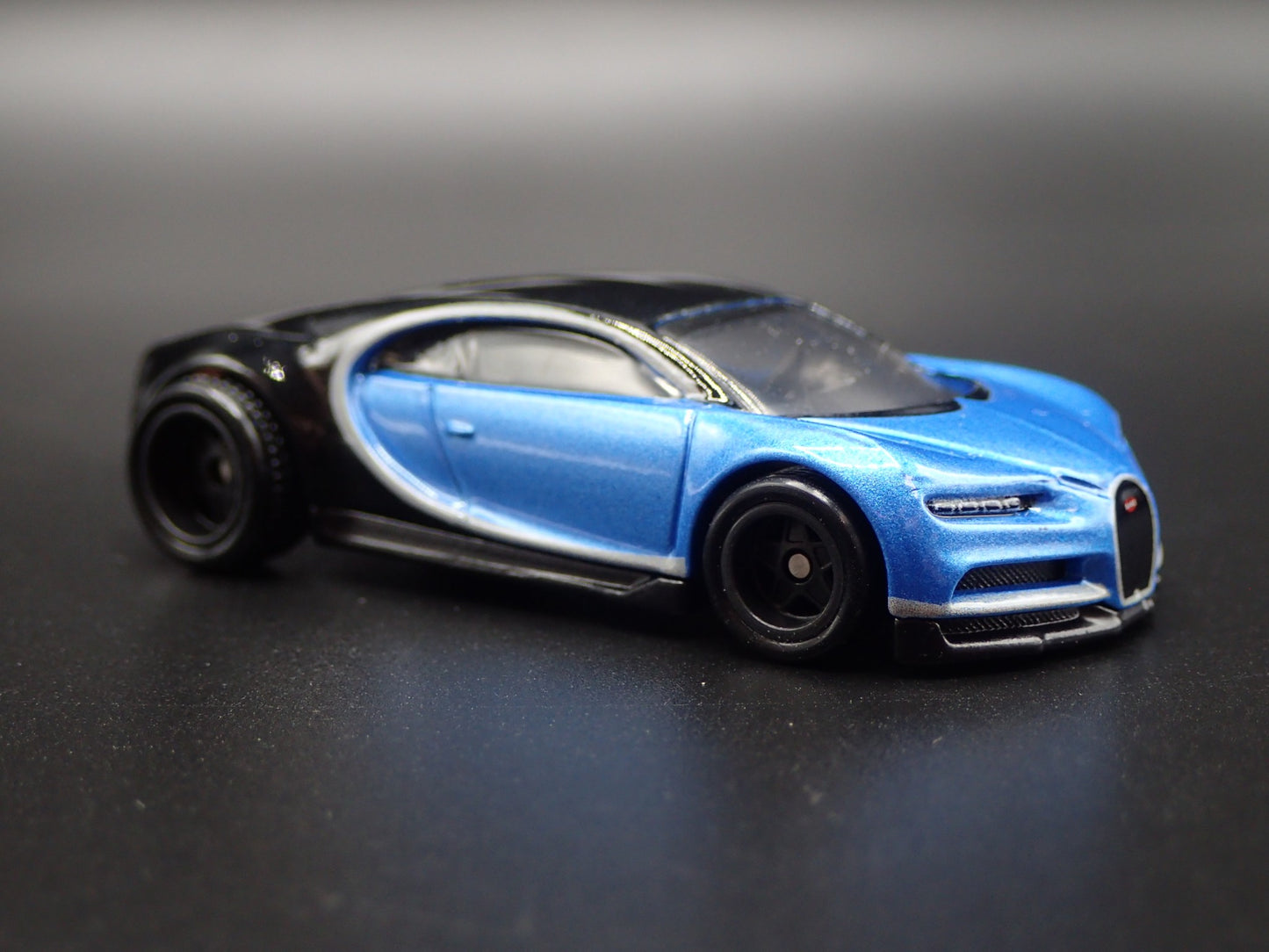 2016-2024 BUGATTI CHIRON SUPER CAR 1:64 SCALE COLLECTIBLE DIECAST MODEL CAR