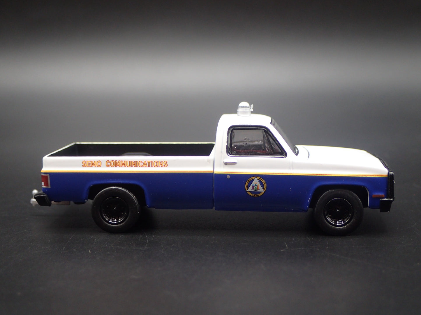 1986 86 CHEVY CHEVROLET TRUCK M1008 SQUAREBODY NEW YORK 1:64 DIECAST MODEL CAR