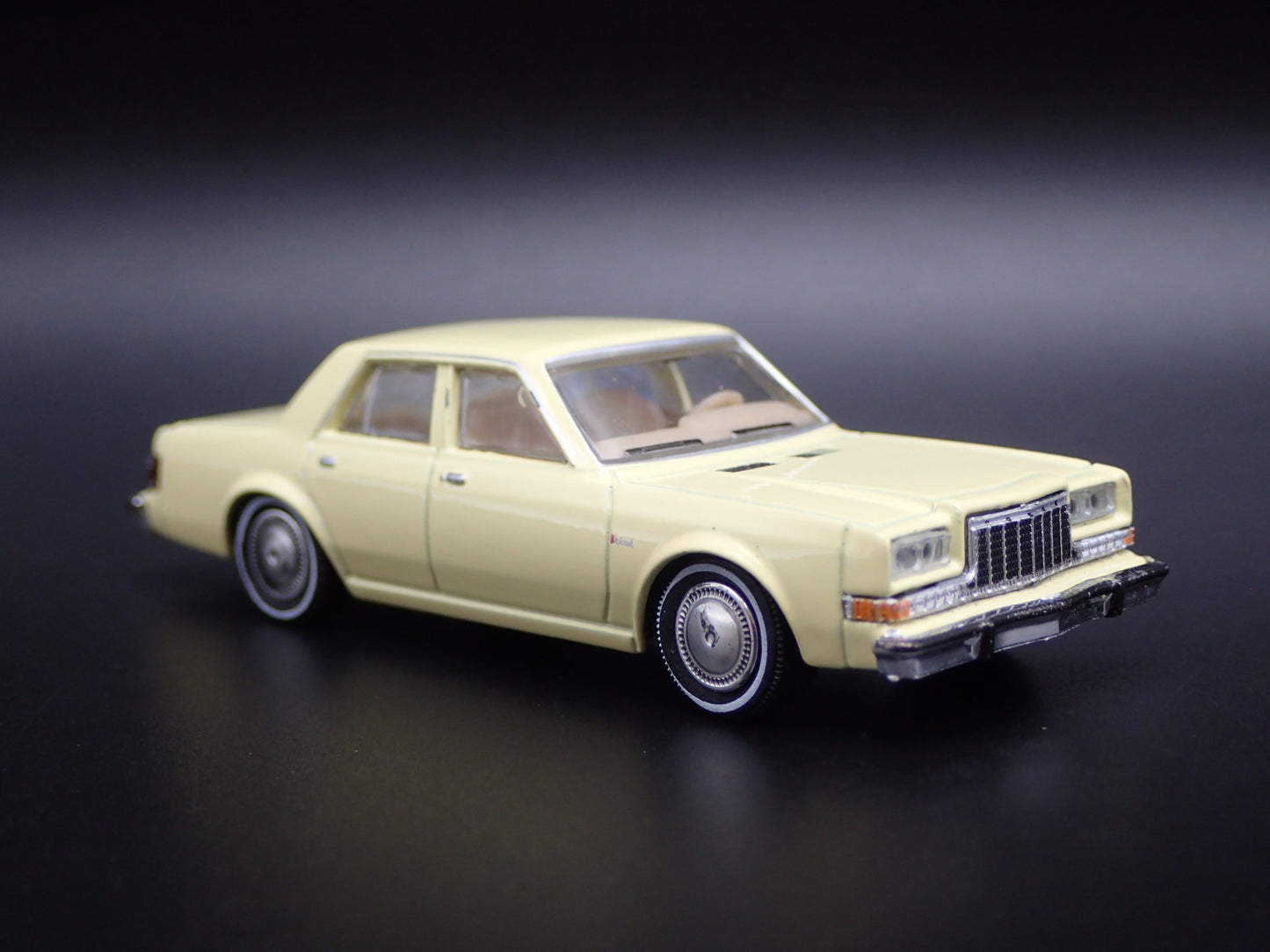 1981 81 DODGE DIPLOMAT 4 FOUR DOOR YELLOW 1:64 SCALE DIORAMA DIECAST MODEL CAR