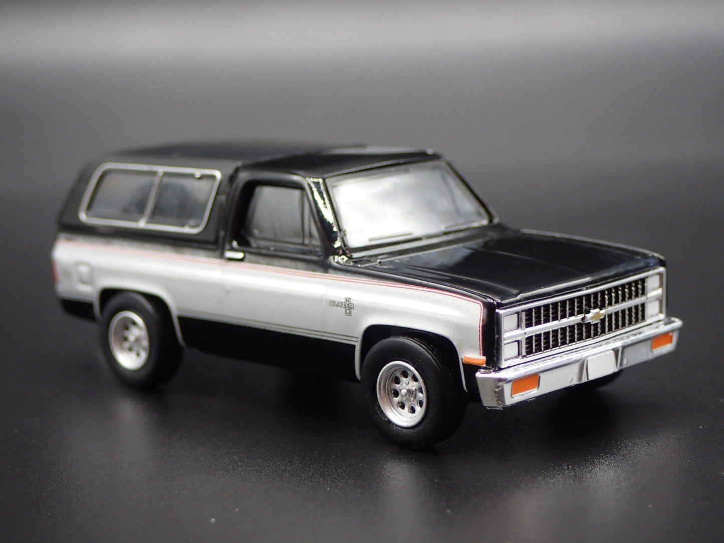 1981 81 CHEVY CHEVROLET K5 BLAZER SQUAREBODY HITCH 1:64 SCALE DIECAST MODEL CAR