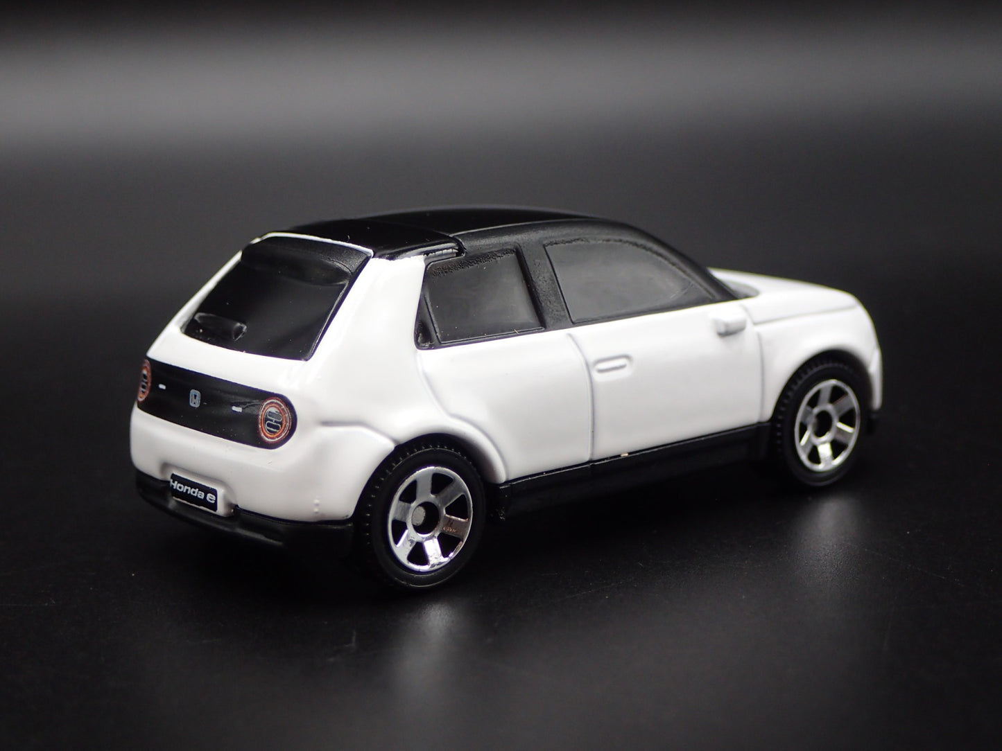 2020-2024 HONDA E ELECTRIC CAR 1:64 SCALE COLLECTIBLE DIORAMA DIECAST MODEL CAR