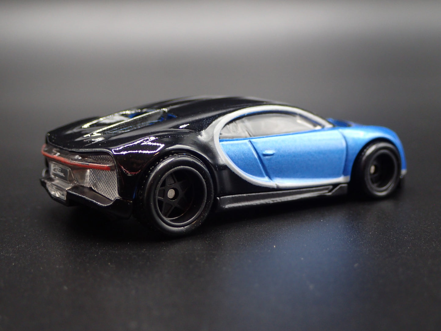 2016-2024 BUGATTI CHIRON SUPER CAR 1:64 SCALE COLLECTIBLE DIECAST MODEL CAR