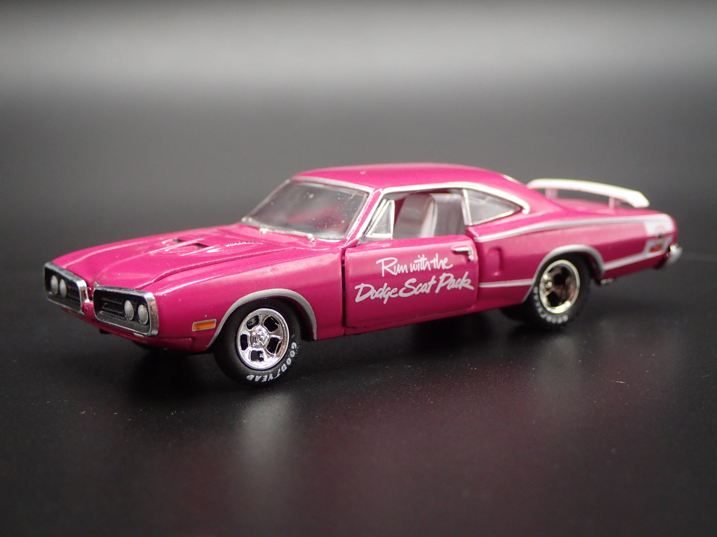 1970 70 DODGE SUPER BEE 383 SCAT PACK PINK 1:64 SCALE DIORAMA DIECAST MODEL CAR