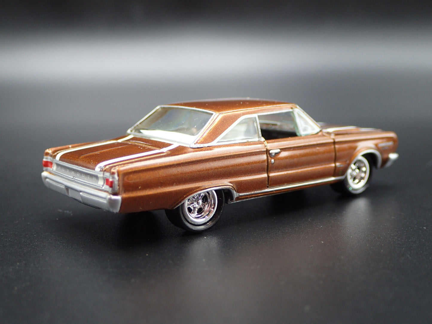 1967 67 PLYMOUTH BELVEDERE GTX 1:64 SCALE COLLECTIBLE DIORAMA DIECAST MODEL CAR