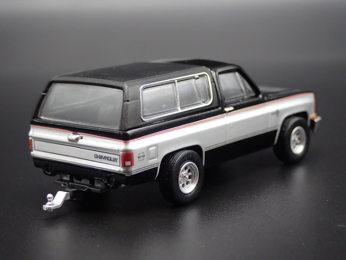 1981 81 CHEVY CHEVROLET K5 BLAZER SQUAREBODY HITCH 1:64 SCALE DIECAST MODEL CAR
