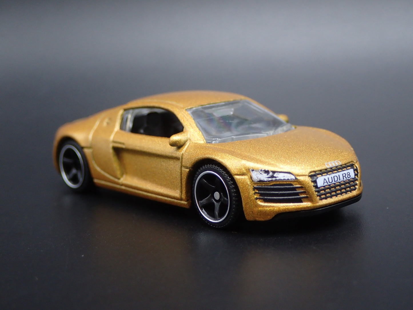 2006-2015 AUDI R8 SUPERCAR GOLD 1:64 SCALE COLLECTIBLE DIORAMA DIECAST MODEL CAR