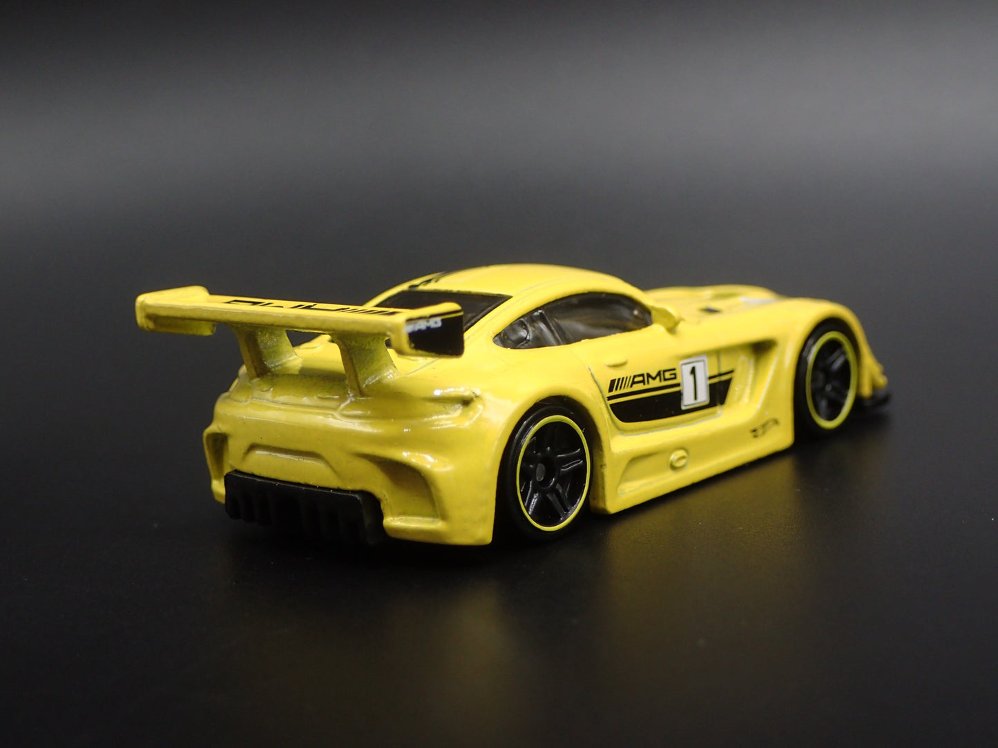 2016 16 MERCEDES-BENZ AMG GT3 YELLOW 1:64 SCALE COLLECTIBLE DIECAST MODEL CAR