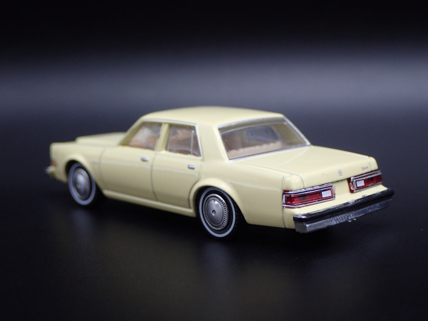 1981 81 DODGE DIPLOMAT 4 FOUR DOOR YELLOW 1:64 SCALE DIORAMA DIECAST MODEL CAR