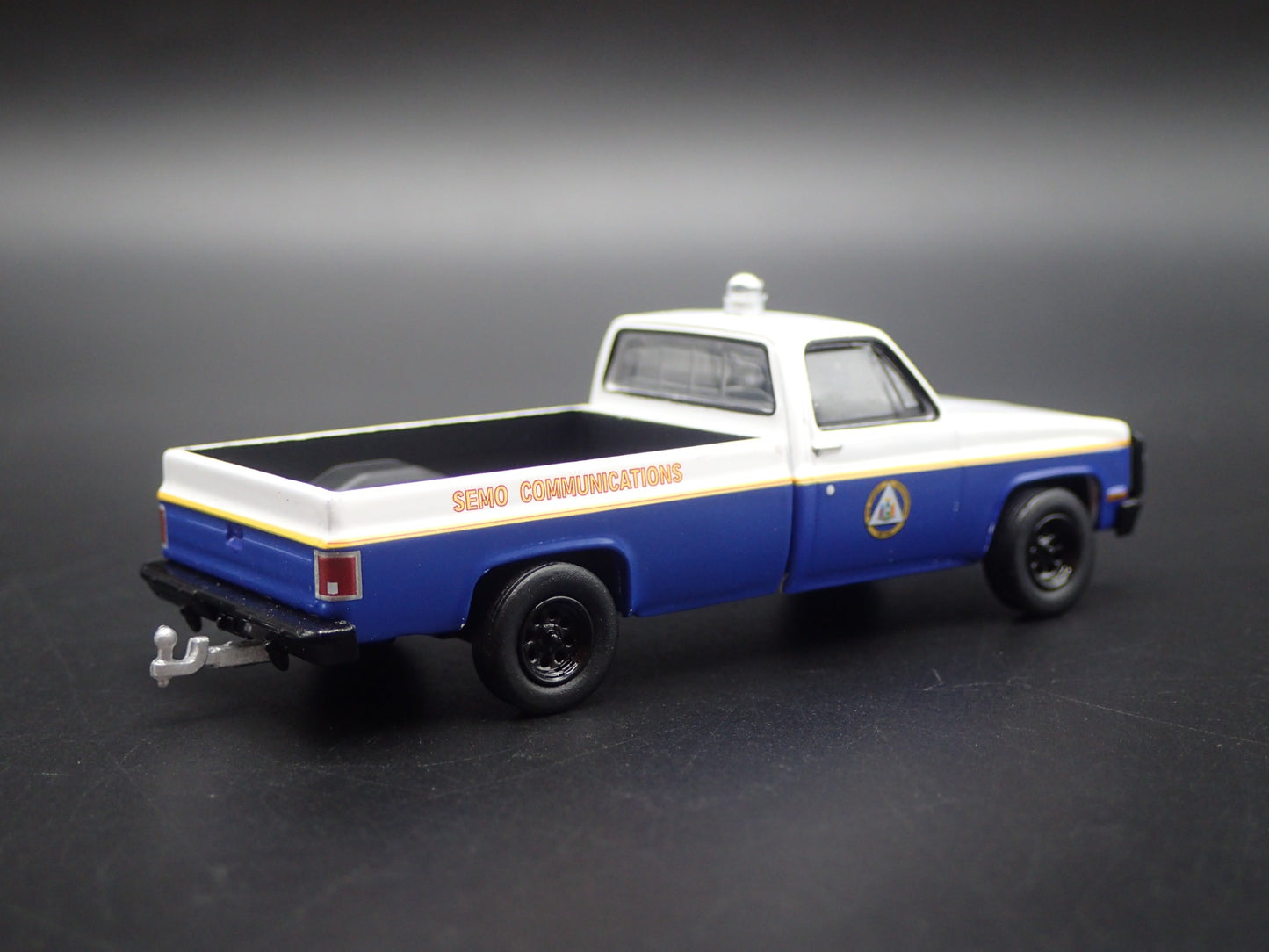 1986 86 CHEVY CHEVROLET TRUCK M1008 SQUAREBODY NEW YORK 1:64 DIECAST MODEL CAR