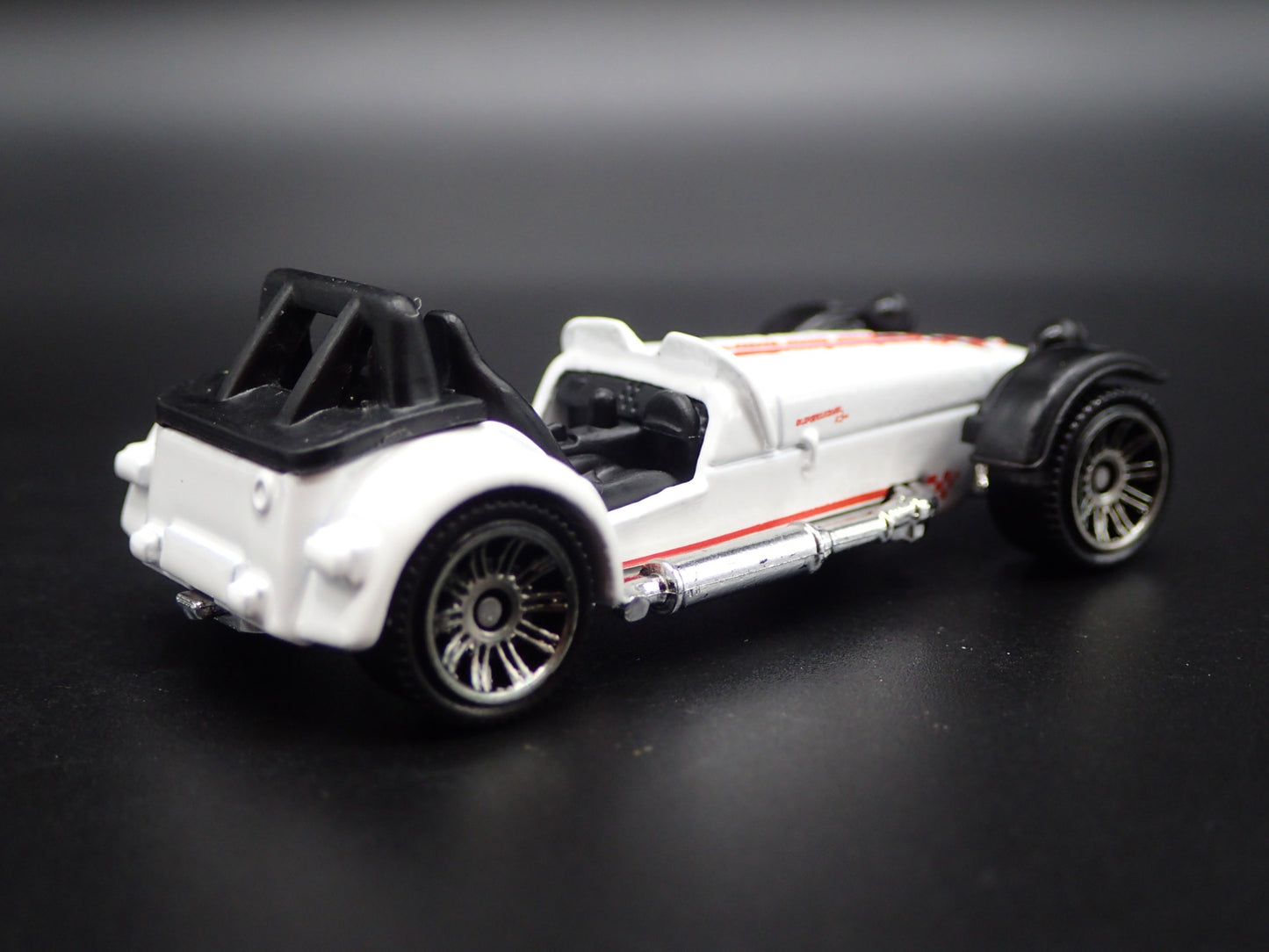 2008-2014 CATERHAM SUPERLIGHT R500 WHITE 1:64 SCALE DIORAMA DIECAST MODEL CAR