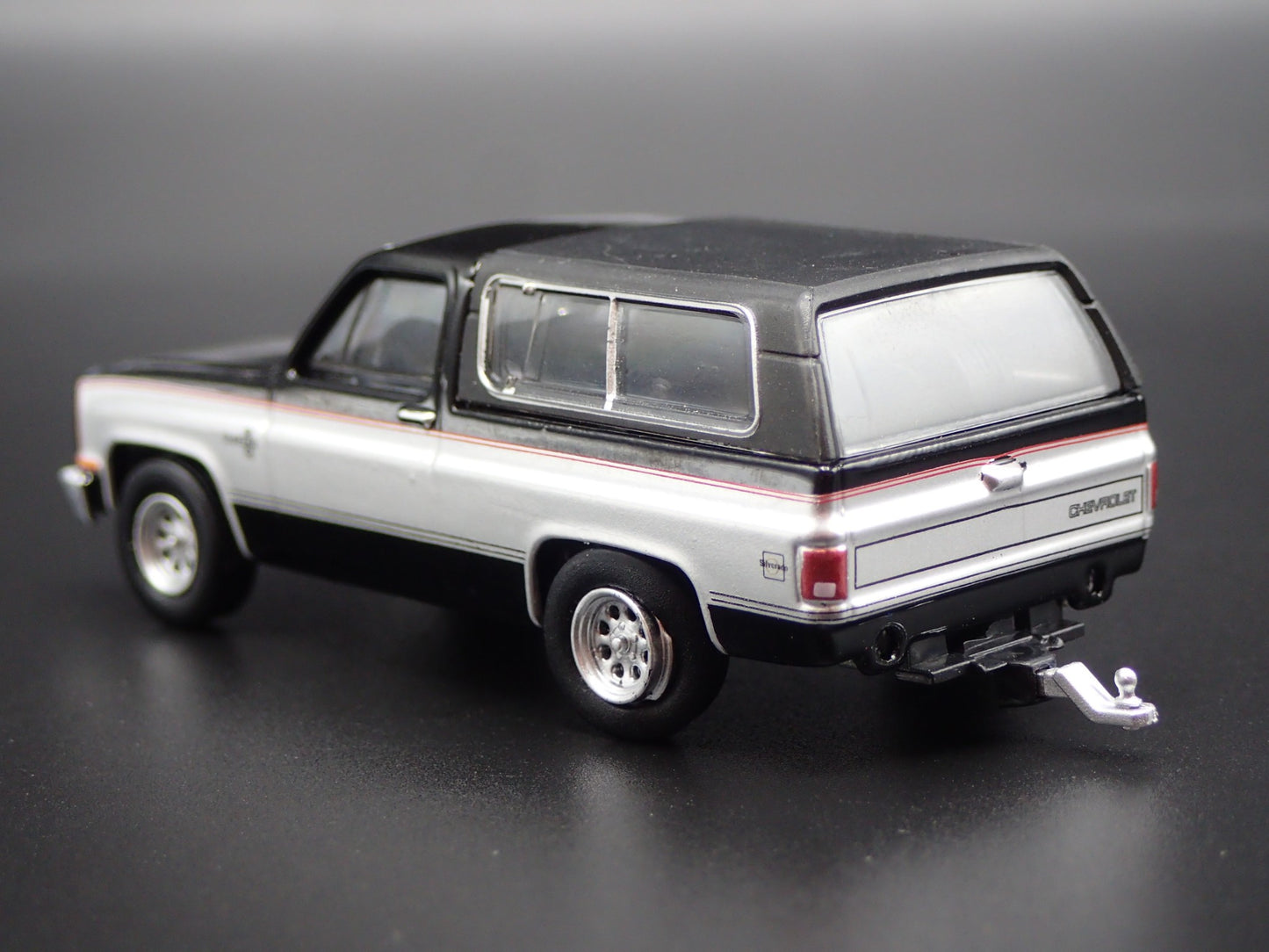 1981 81 CHEVY CHEVROLET K5 BLAZER SQUAREBODY HITCH 1:64 SCALE DIECAST MODEL CAR