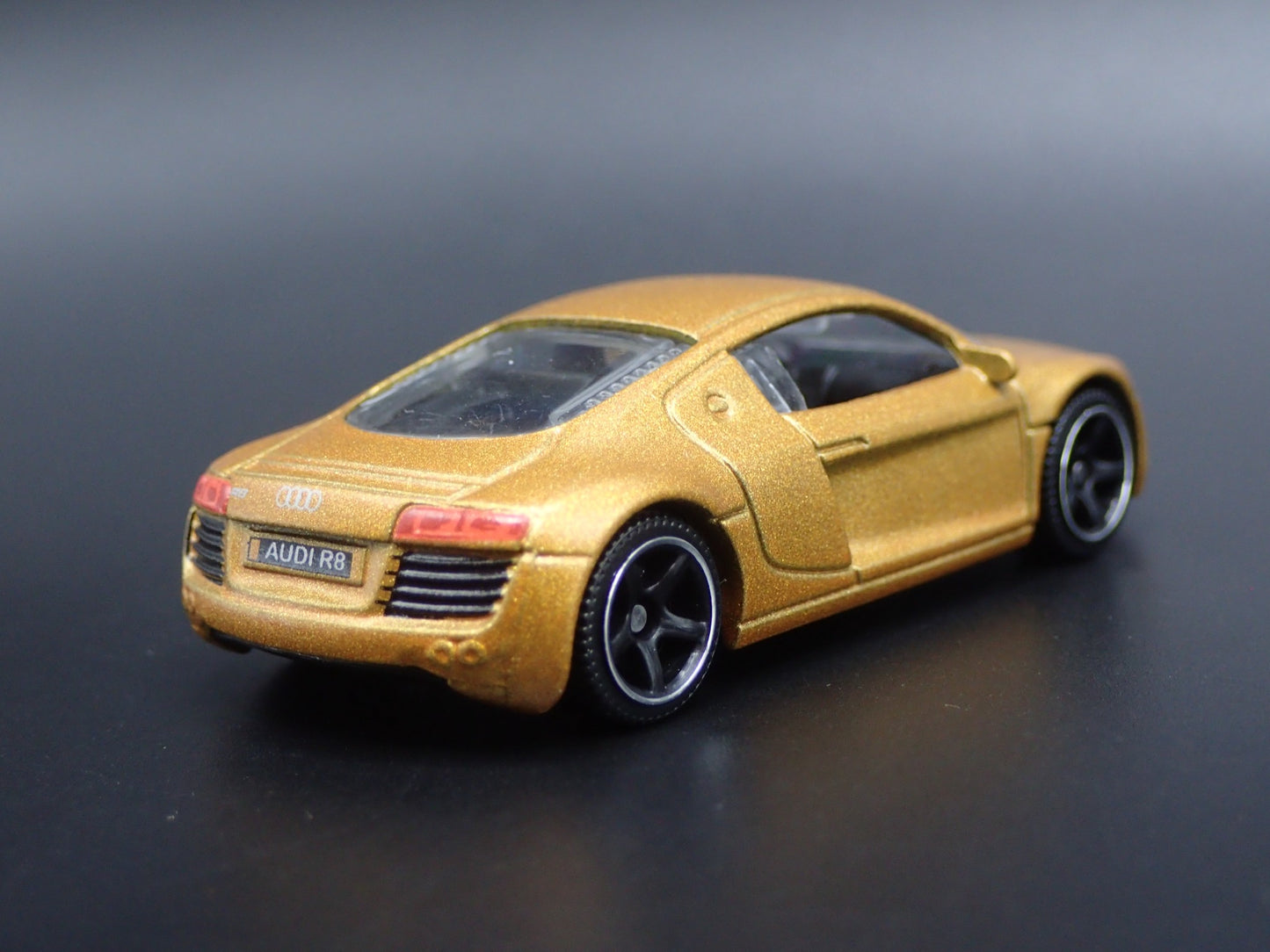 2006-2015 AUDI R8 SUPERCAR GOLD 1:64 SCALE COLLECTIBLE DIORAMA DIECAST MODEL CAR