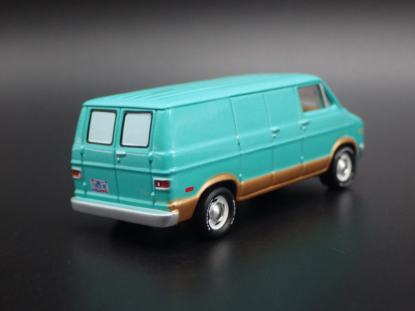 1976 76 DODGE TRADESMAN VAN 1/64 SCALE COLLECTIBLE DIORAMA DIECAST MODEL CAR
